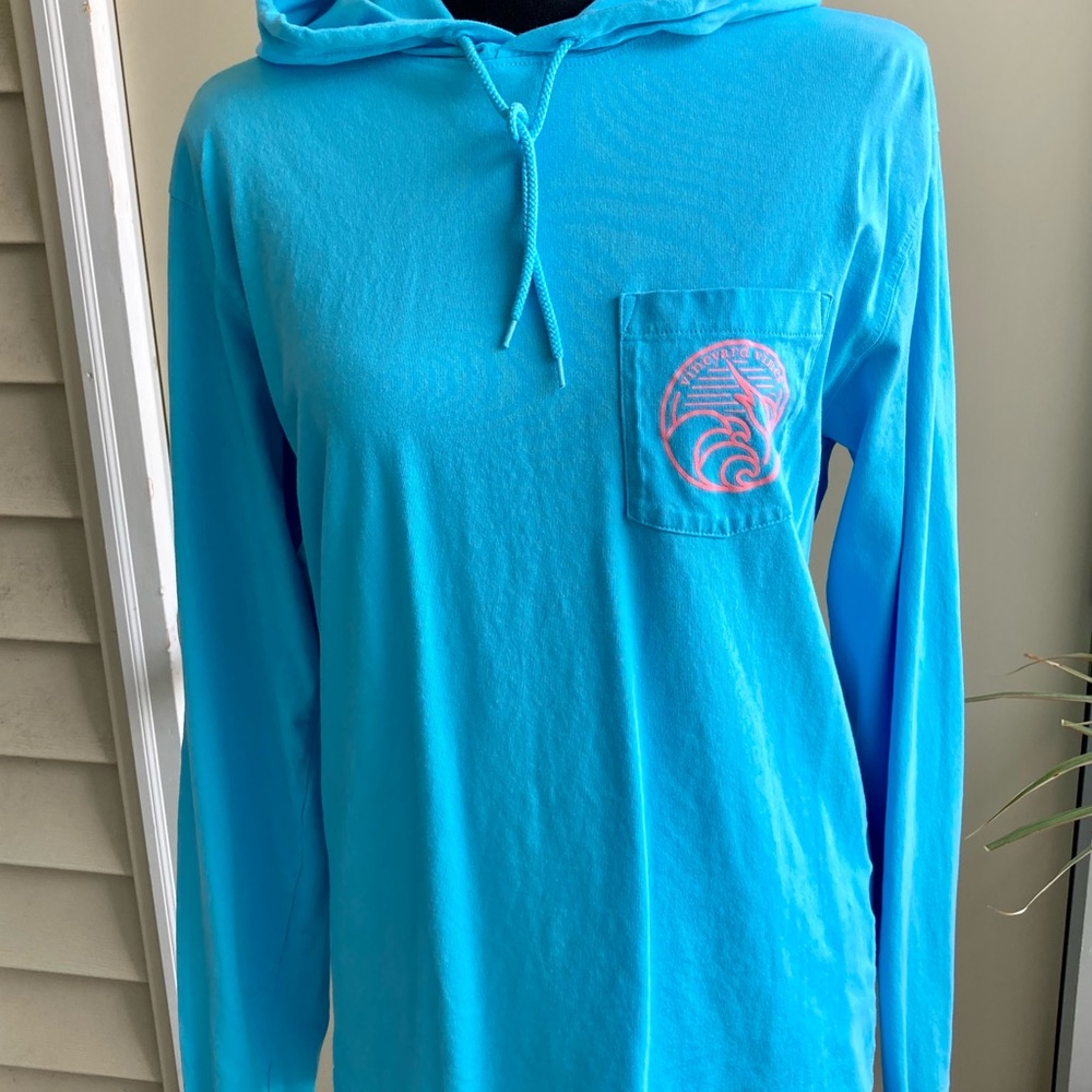 Women’s Vineyard Vines long sleeved tee with hood size XS